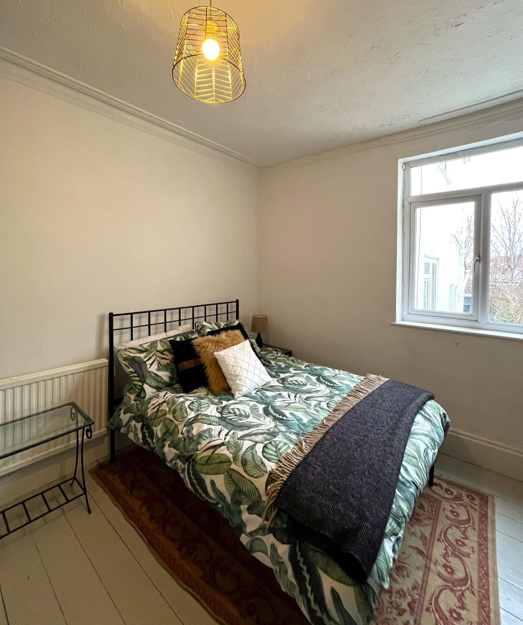 Charming Cottage Retreat With Garden - Sleeps 12 Bristol Luaran gambar