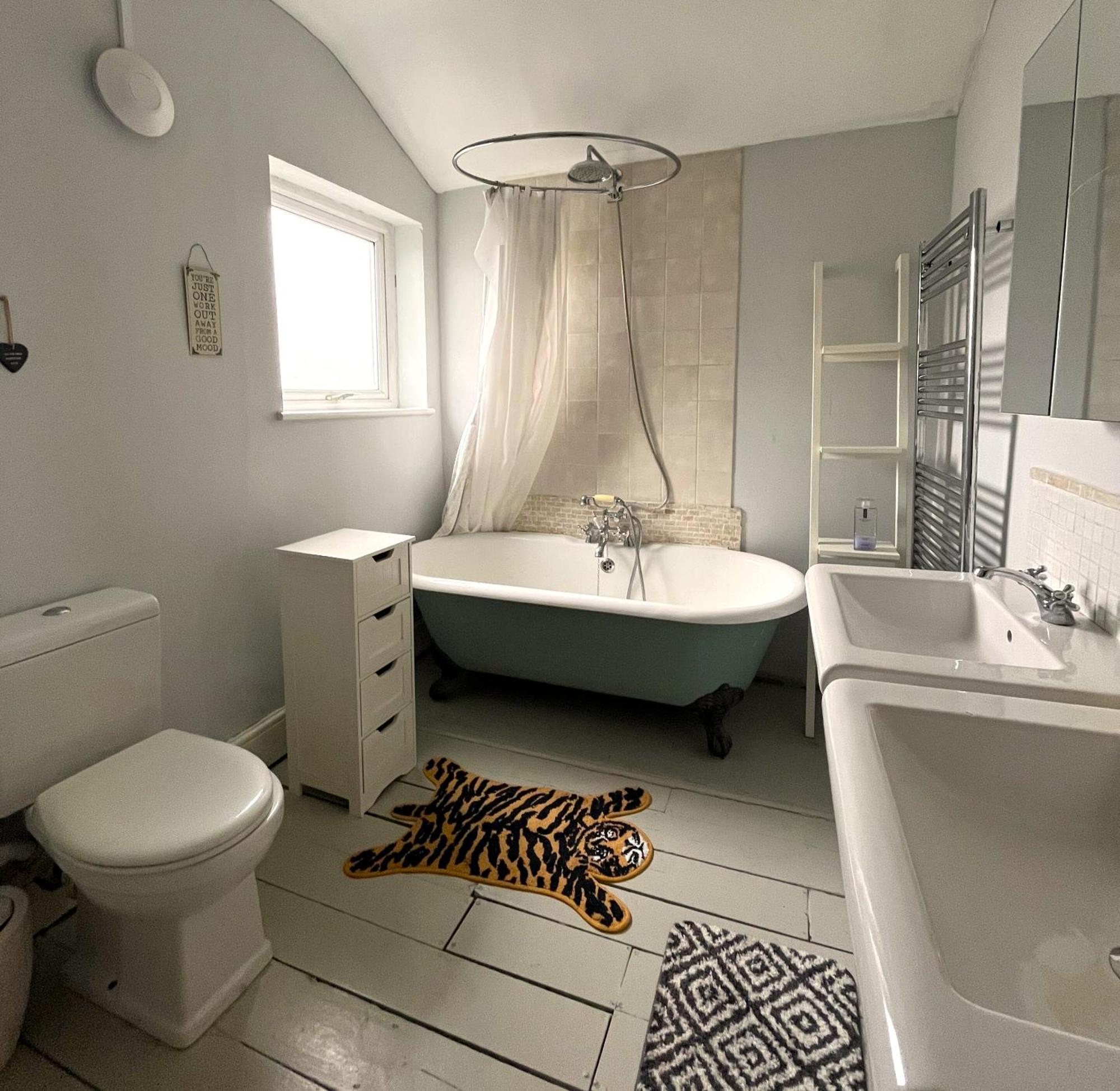 Charming Cottage Retreat With Garden - Sleeps 12 Bristol Luaran gambar